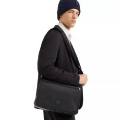 Sac Bandoulière Armani Exchange PLASTIC MESENGER BAG 13 Sac Bandoulière Armani Exchange PLASTIC MESENGER BAG -Hommes Vêtements Magasin armani exchange 130