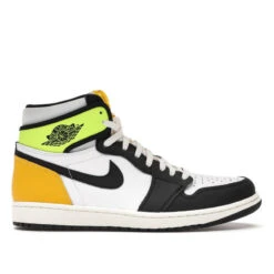 Basket Nike AIR JORDAN 1 RETRO HIGH OG 12 Basket Nike AIR JORDAN 1 RETRO HIGH OG -Hommes Vêtements Magasin nike 135
