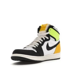 Basket Nike AIR JORDAN 1 RETRO HIGH OG 13 Basket Nike AIR JORDAN 1 RETRO HIGH OG -Hommes Vêtements Magasin nike 136
