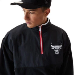 Sweat New Era NBA EASTWEST CHICAGO BULLS 8 Sweat New Era NBA EASTWEST CHICAGO BULLS -Hommes Vêtements Magasin sweat new era nba eastwest coast qtr zip fleece chicago bulls 1